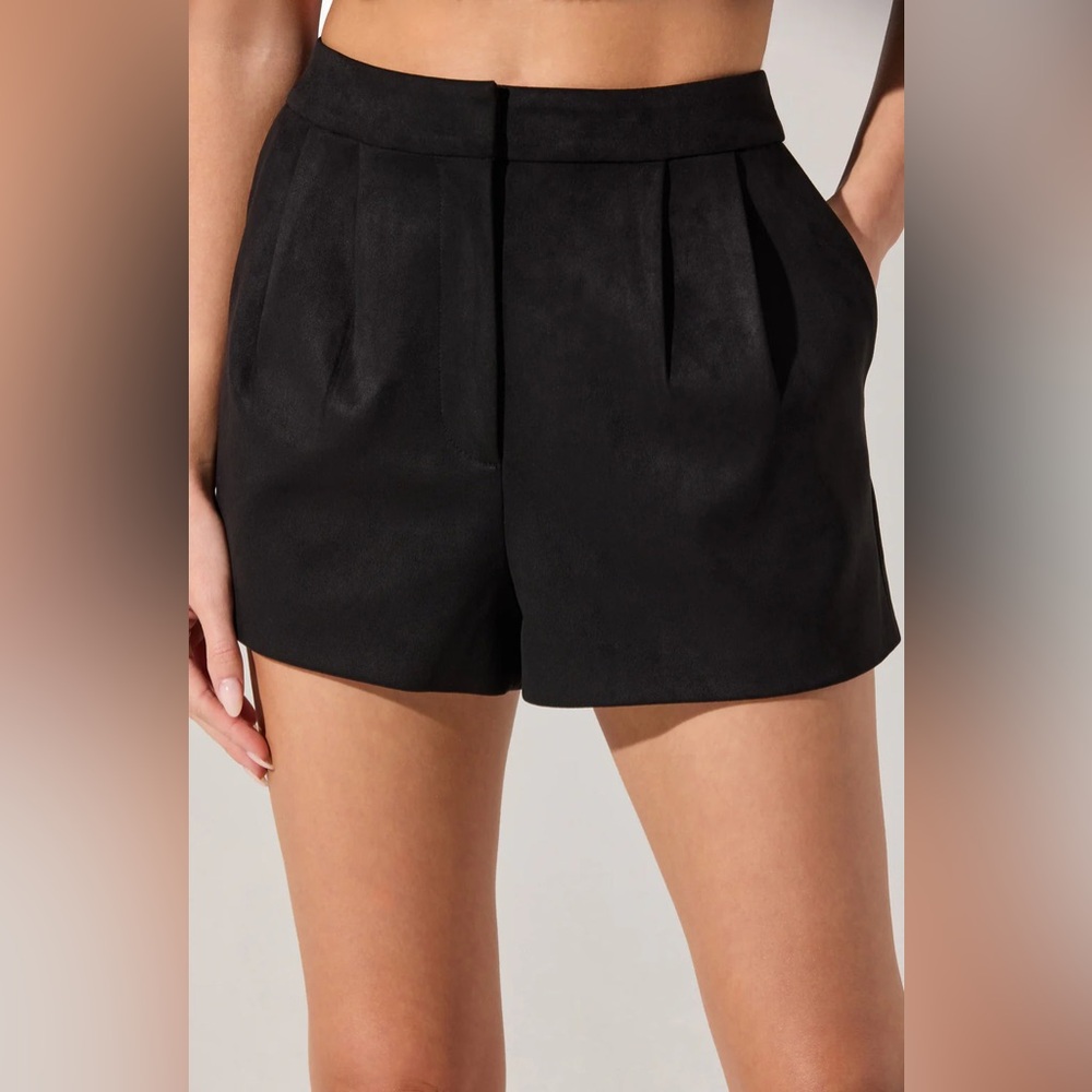 ASTR
JUDE SHORTS | BLACK FAUX SUEDE